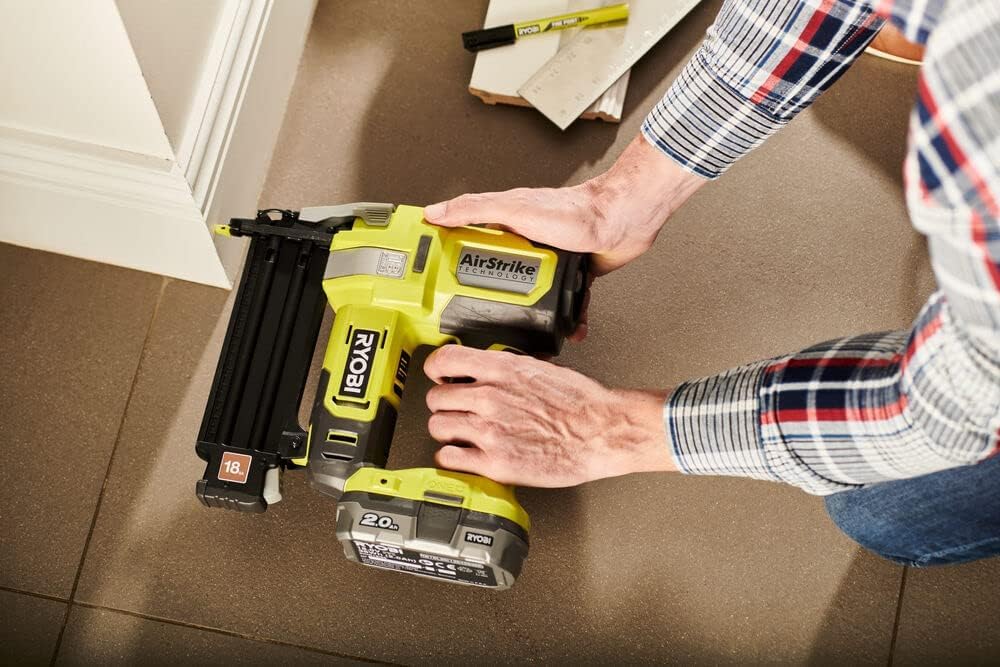 RYOBI 18 V ONE+ Akku-Nagler R18GN18-0, Nagelstärke 1,2 Mm, Magazinkapazität 105 St., werkzeuglose Tiefeneinstellung, ohne Akku & Ladegerät