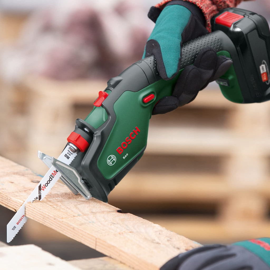 Bosch Akku-Gartensäge/Säbelsäge/Reciprosäge (ohne Akku, 18-Volt-System, Schneidekapazität 80 mm, mit Schweizer Präzisionssägeblatt für Holz, im Karton)