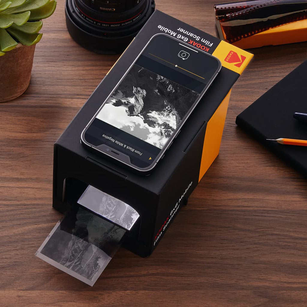 Kodak 6x6 Mobiler Filmscanner, konvertieren und speichern Sie 6x6 Dias und Negative [120 und 220 Filmformate] auf Ihrem Smartphone