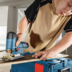Bosch Professional 12V System Akku Stichsäge GST 12V-70 (Schnitttiefe in Holz: 70mm, inkl. 2x Sägeblatt, Gleitschuh, Spanreißschutz, L-BOXX, ohne Akku/ Ladegerät)