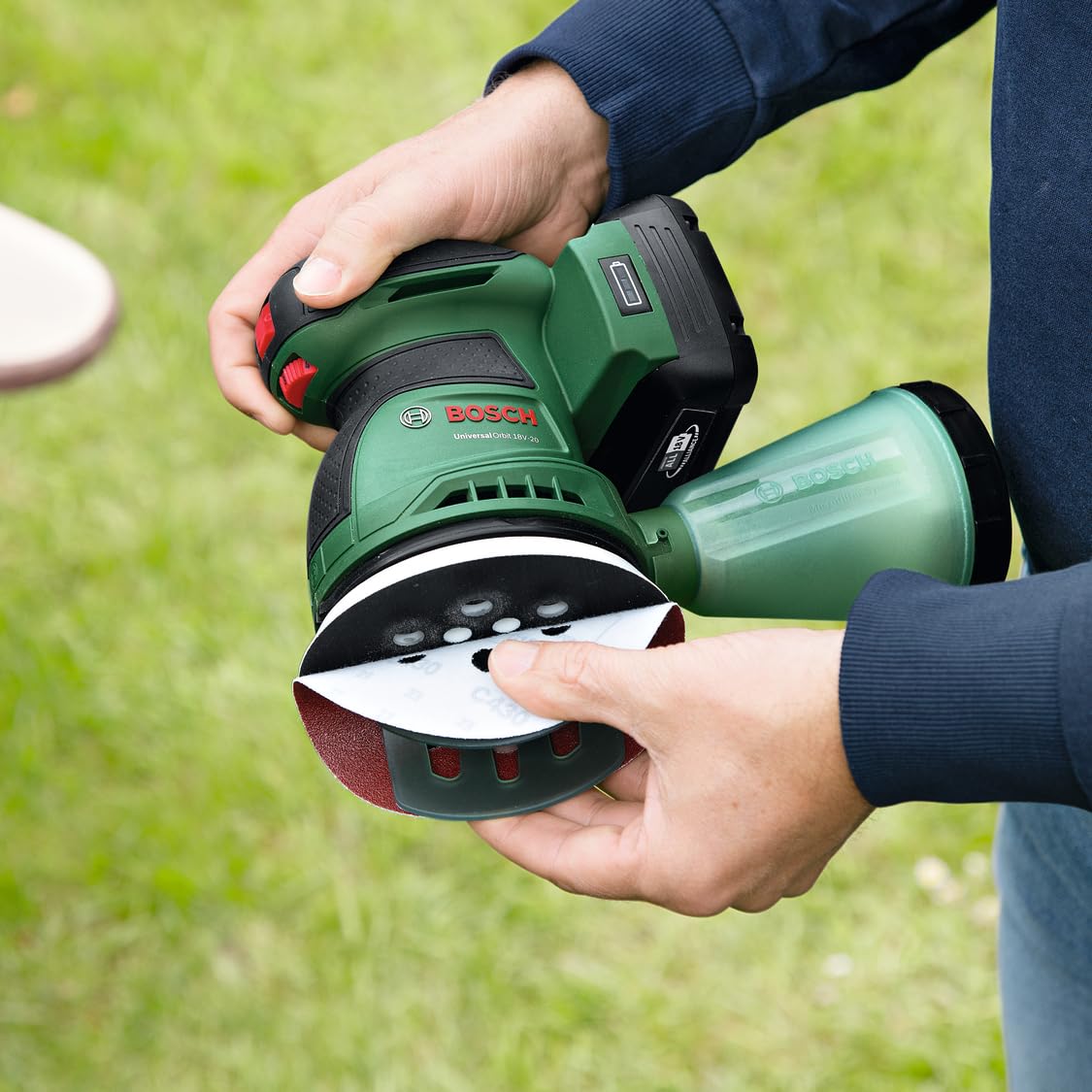 Bosch Akku-Exzenterschleifer UniversalOrbit 18V-20 (Schleifen von mittelgroßen bis großen Holzoberflächen sowie lasierten und lackierten Oberflächen; Durchmesser: 125 mm; 18 Volt System; ohne Akku)