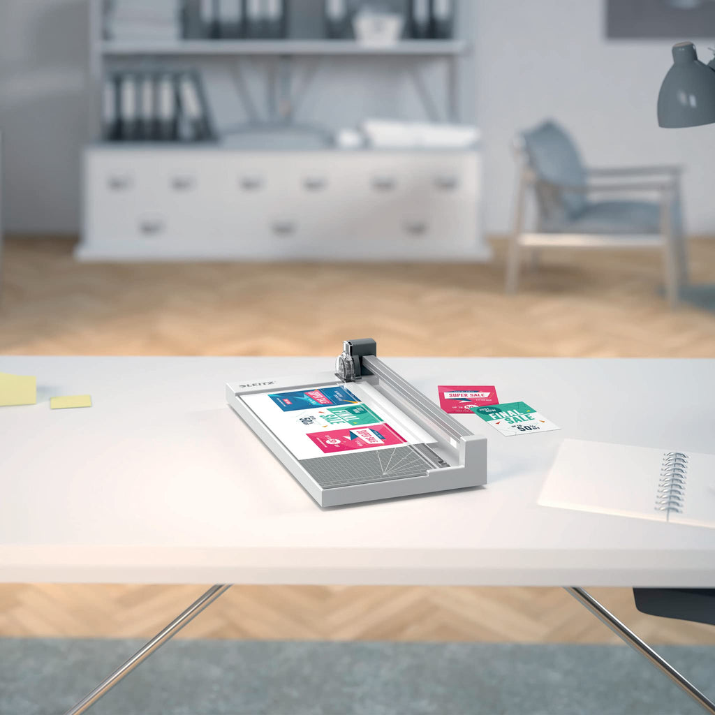 Leitz Precision Home Office Rollenschneider A4, schneidet bis zu 10 Blatt, Papierschneidemaschine mit 305 mm Schnittlänge, feste Klinge für geraden Schnitt & Ausrichthilfe, 90260000