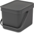Brabantia Sort & Go Abfalleimer mit Deckel 6 L (grau), platzsparender Biomüll Behälter mit Griff, abnehmbarer, feststellbarer Deckel, leicht zu reinigender kleiner Mülleimer ohne Ecken und Ränder