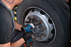Bosch Professional 18V System BITURBO Akku Drehschlagschrauber GDS 18V-1000 (inkl. Leiterclip, Einlage, L-BOXX, ohne Akku/ Ladegerät)