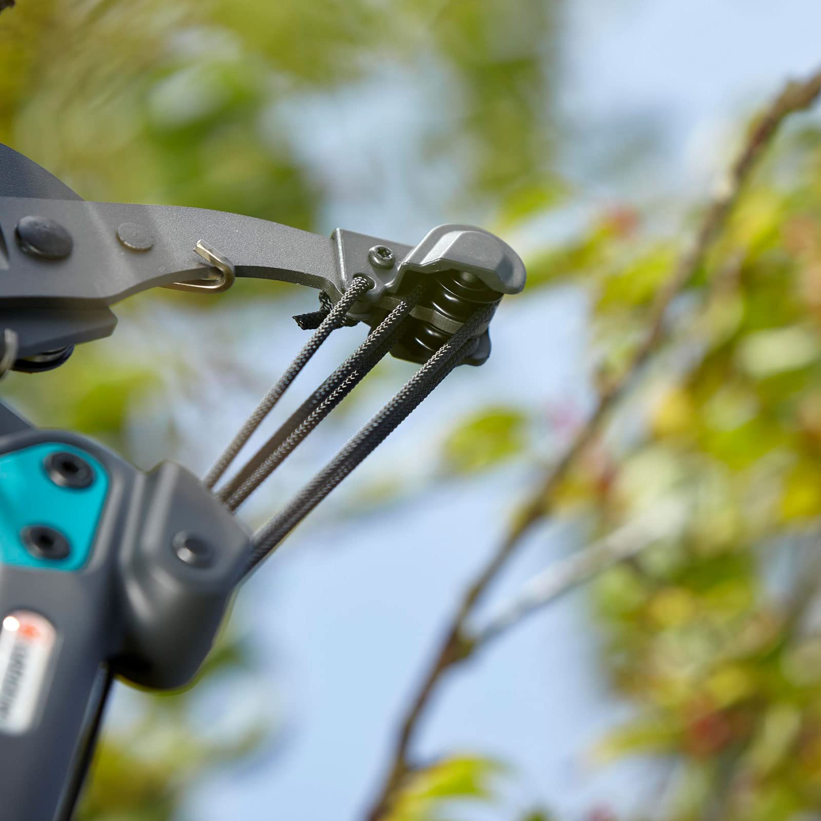 Gardena combisystem-Bypass-Baumschere: Astschere mit 5-fach Rollenübersetzung für kraftsparendes Schneiden von Ästen bis 35 mm Durchmesser mit 4,7 m reißfestem Zugseil und D-Griff (298-20)