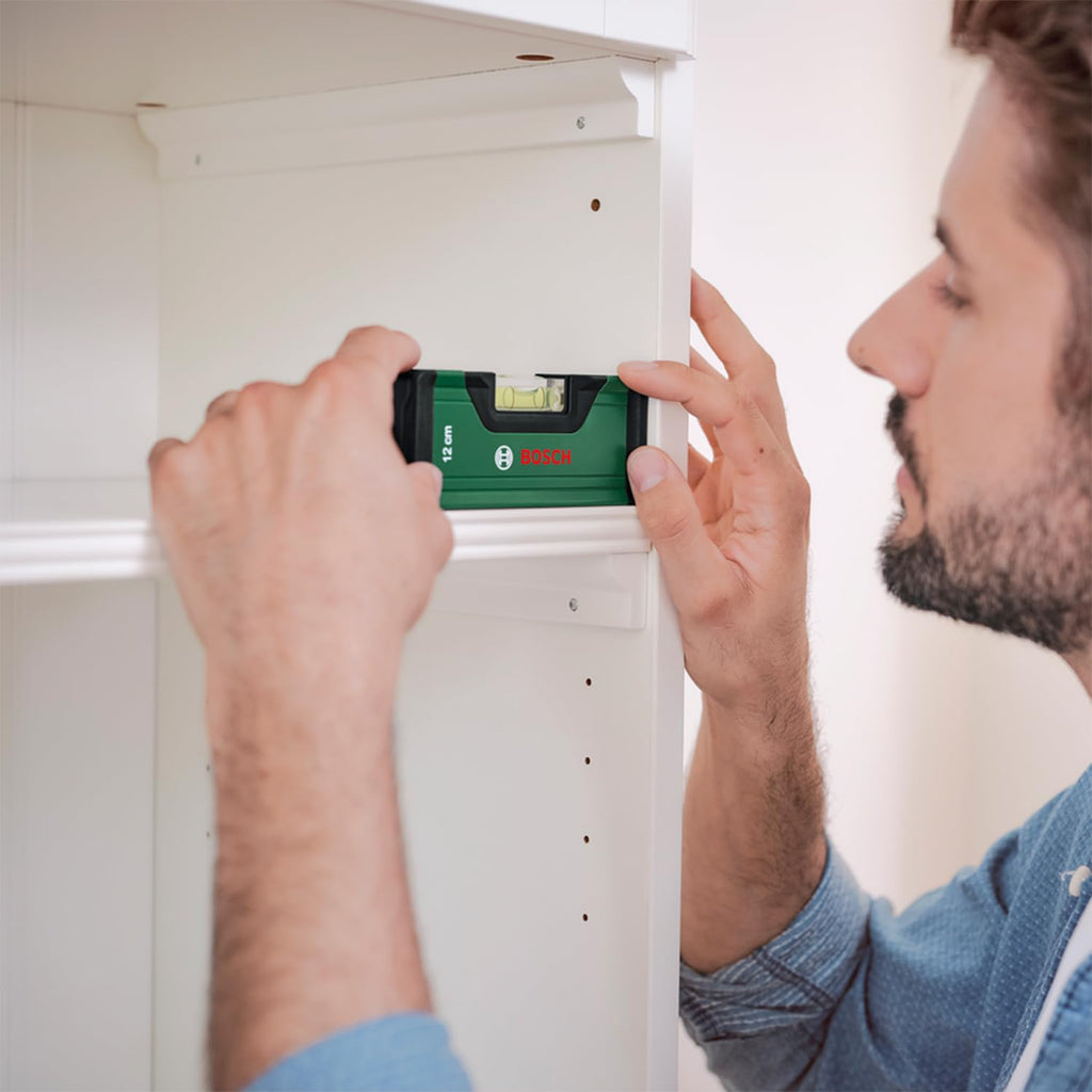 Bosch Akkuschrauber IXO Wasserwaagen-Set (7. Generation; 3,6V; 2,0Ah; 5,5Nm; Set inkl. Mini-Wasserwaage, mit Mikro-USB-Kabel; schraubt bis zu 190 Schrauben; im Karton)