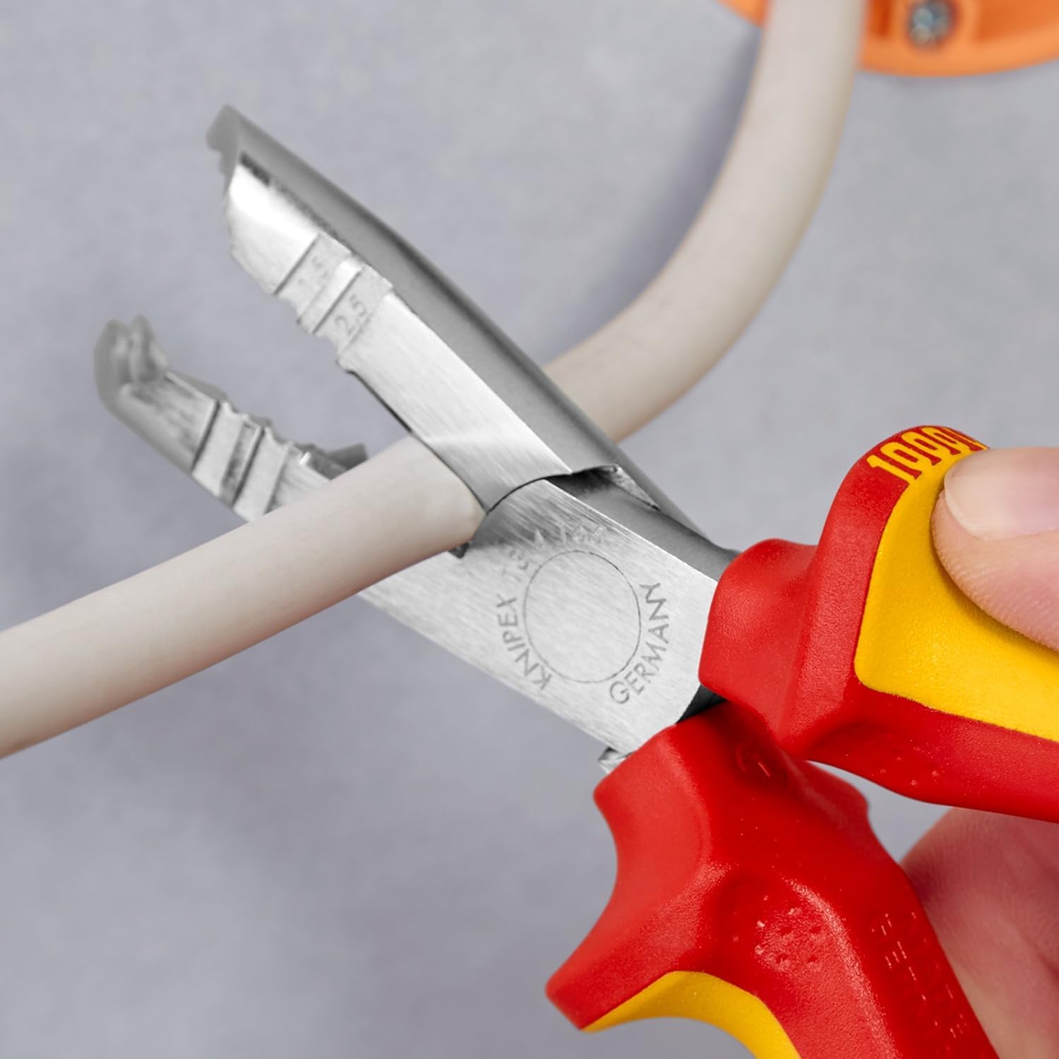 KNIPEX Abmantelungszange verchromt isoliert mit Mehrkomponenten-Hüllen, VDE-geprüft 165 mm, 13 46 165