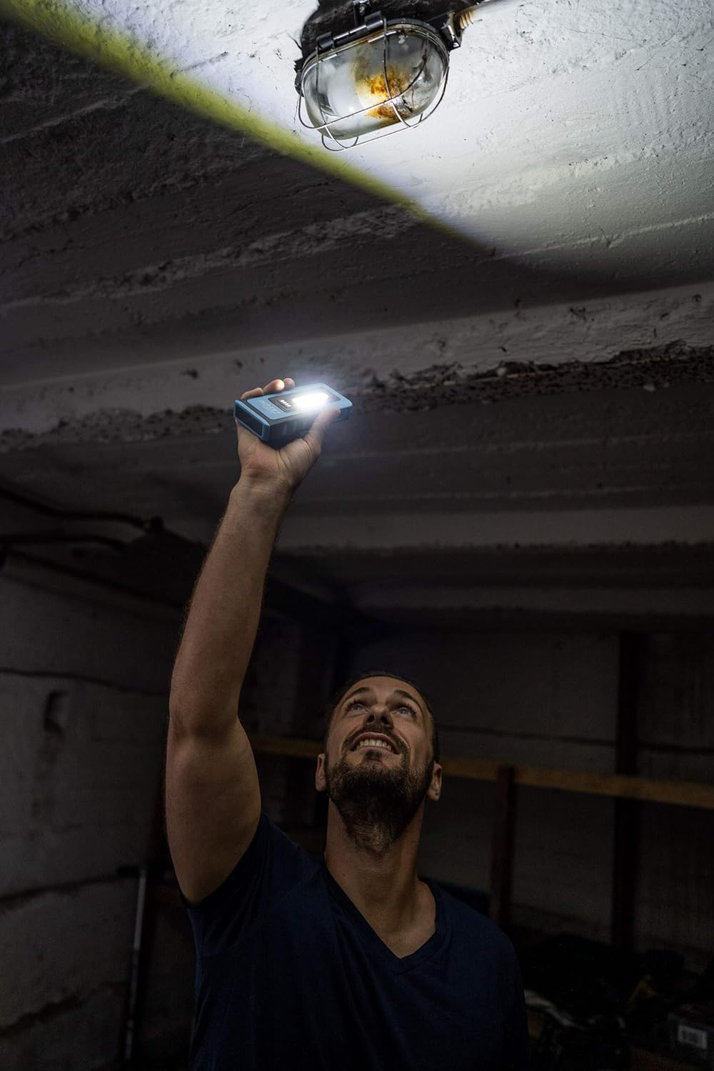 Hazet LED Taschenlampe Pocket Light 1979W-82 mit wireless-charging, Leuchtdauer 2-10 Stunden, Arbeitsleuchte mit starkem Magnet, stufenlos dimmbar, passend als Werkstatt-Lampe