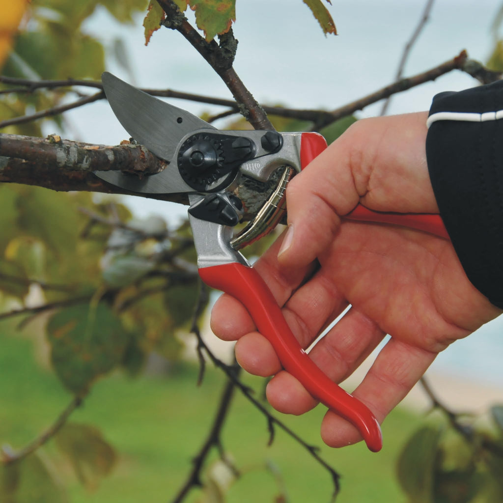 FELCO 8 Bypass-Gartenschere für Rechtshänder, ergonomisch für große Hände, 52 mm Stahlklinge, 25 mm Schnittdurchmesser, Stoßdämpfer, geschmiedete Aluminiumgriffe, abgewinkelter Schneidkopf, Swiss Made