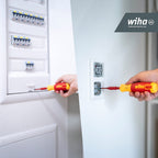 Wiha Schraubendreher Set LiftUp electric 6-tlg. mit verstaubarem Bit Set (38611) I Schraubenzieher Satz mit Bit Magazin aus slimBits für Elektriker, Bithalter, Schlitz/ Kreuzschlitz/ Plusminus