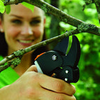 Fiskars Amboss-Gartenschere für trockene Zweige und Äste, Antihaftbeschichtet, Hochwertige Stahl-Klingen, Länge: 19 cm, Schwarz/Orange, PowerStep, P83, 1000575