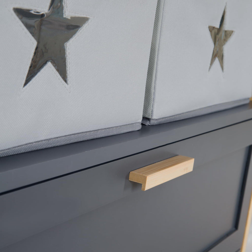 roba Wickelkommode Berlin inkl. abnehmbarem Wickelaufsatz - Wickeltisch mit Schubladen & Stoffboxen - Griffe + Rahmen aus Bambus Holz - Anthrazit