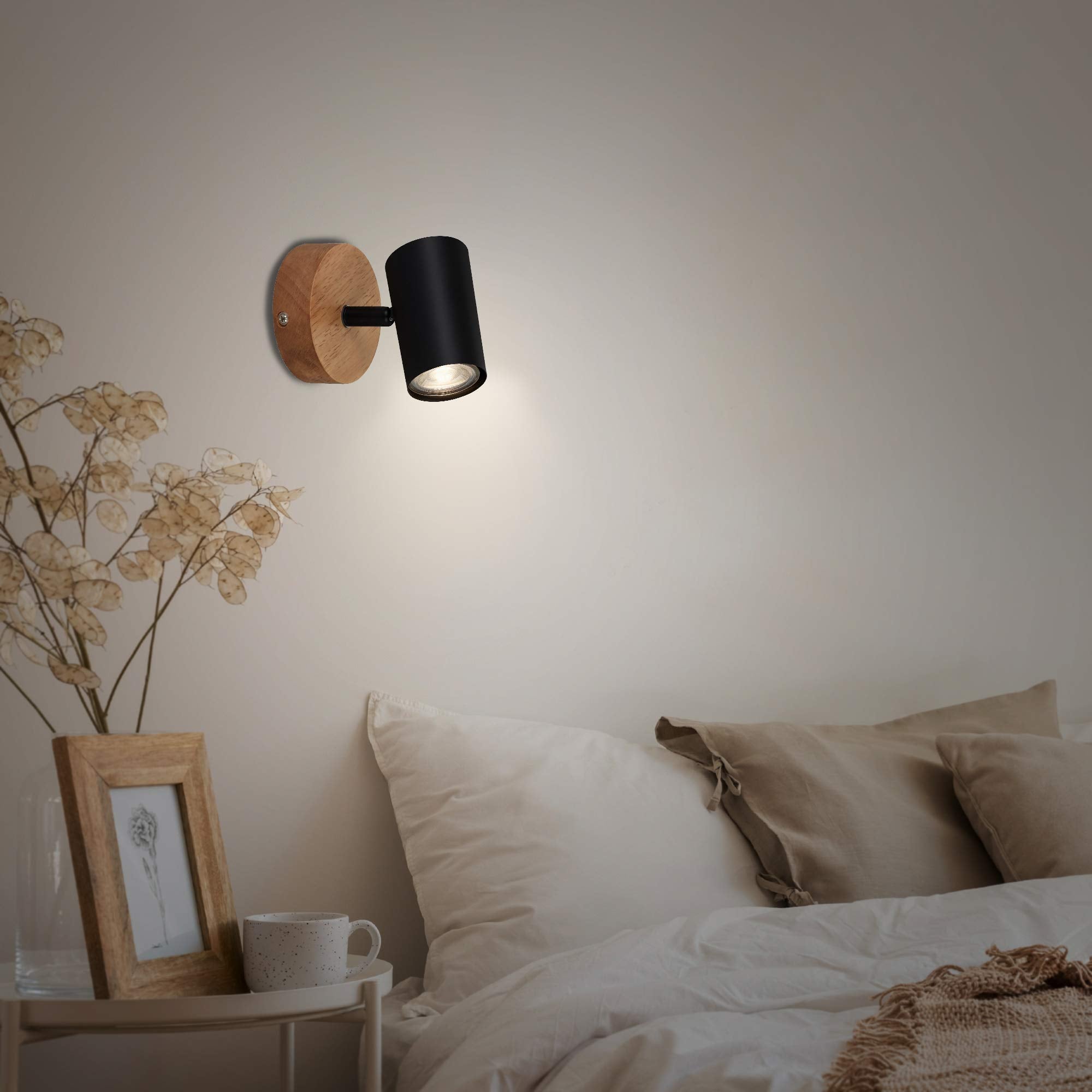 BRILONER - Wandleuchte Innen schwenkbar, Vintage, Holzbasis, Wandlampe innen, Wandstrahler, Wandlicht, Wandbeleuchtung, Schlafzimmer, Flurlampe, Wall Light, 11x11x15,7 cm, Schwarz-Gold