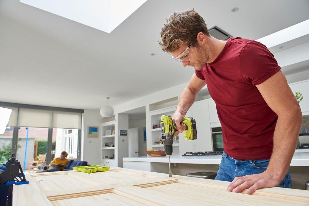 RYOBI 18 V ONE+ 2-Gang Akku-Schlagbohrschrauber R18PD3-215S, 13mm Bohrfutter, 24 Drehmoment Einstellungen, inkl. 4,0 Ah und 2,0 Ah Akku & Ladegerät