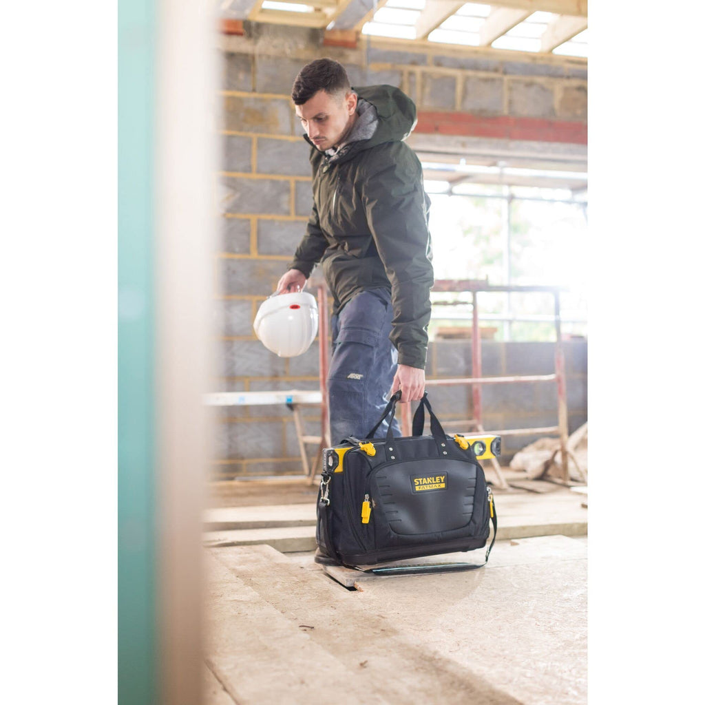 STANLEY FatMax Werkzeugtasche/Tragetasche für Werkzeug mit Fächern Quick Access (mit 4 Fächern, aus 600 x 600 Denier Nylon, mit Kunststoffboden & gepolstertem Schultergurt) FMST1-80147