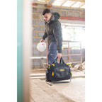 STANLEY FatMax Werkzeugtasche/Tragetasche für Werkzeug mit Fächern Quick Access (mit 4 Fächern, aus 600 x 600 Denier Nylon, mit Kunststoffboden & gepolstertem Schultergurt) FMST1-80147