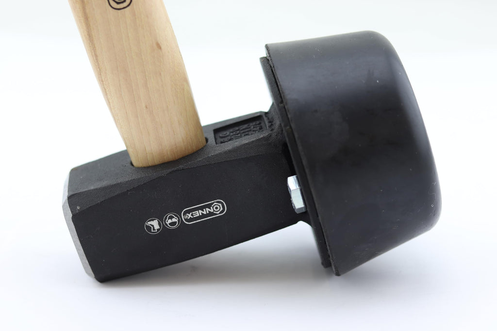 Connex Plattenverlegehammer 2400 g - rot / schwarz - mit Holzstiel aus Hickory - mit austauschbarem Gummi-Schlagkopf 110 mm Ø / Hammer / Schonhammer / Pflasterhammer / COX622256