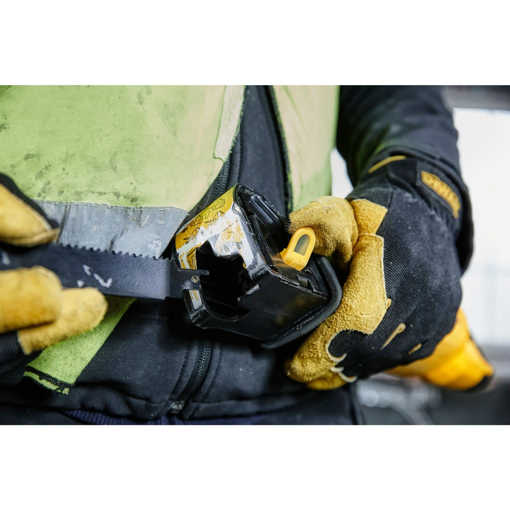 DEWALT 1.100 Watt Säbelsäge (Hublänge 29 mm, max. Schnittleistung (Holz) 280 mm, inkl. Transportkoffer), DWE305PK