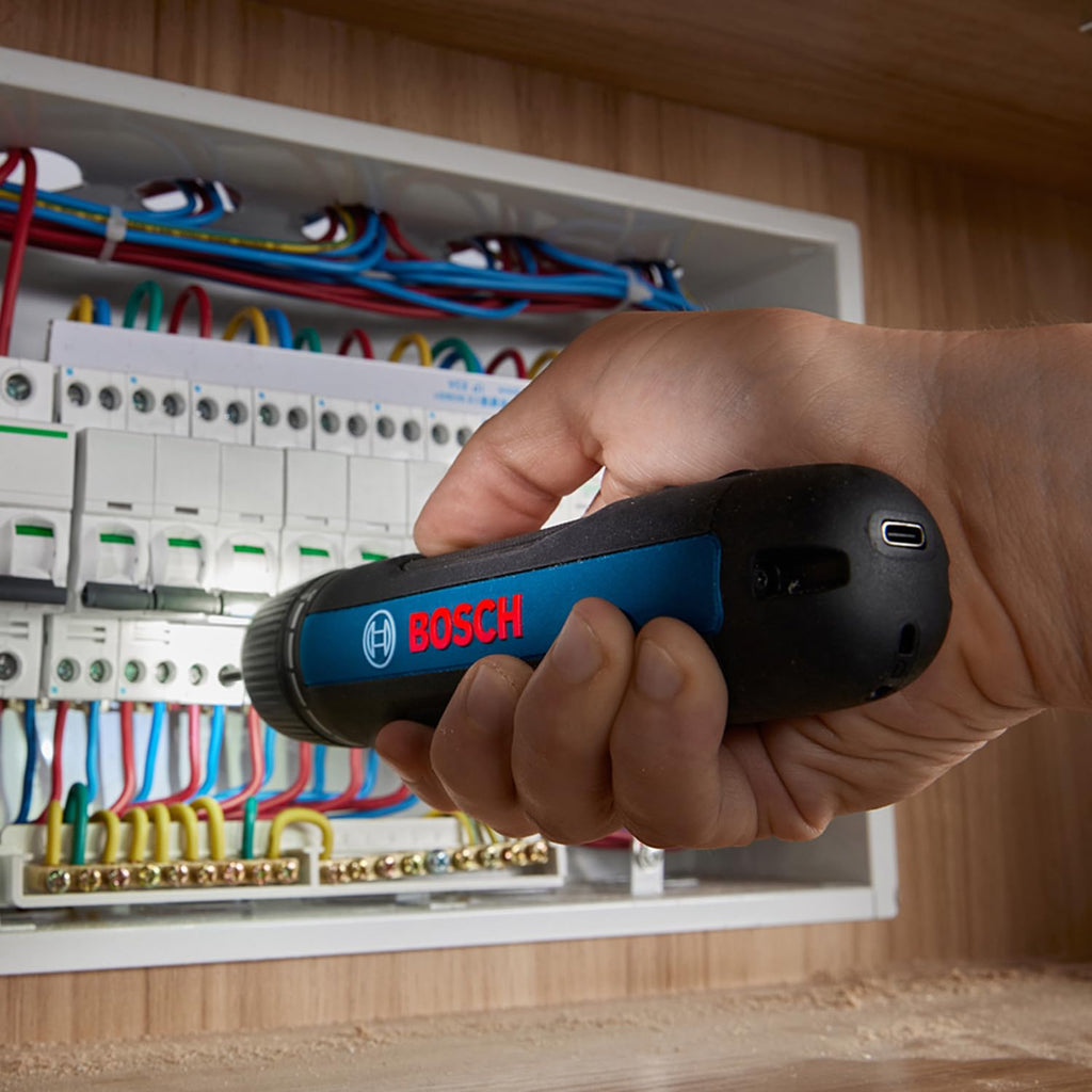 Bosch Professional Akkuschrauber Bosch GO 3 (inkl. 8-teiligem Bit-Set, Bitaufnahme, USB-C-Kabel, Mini-Koffer)
