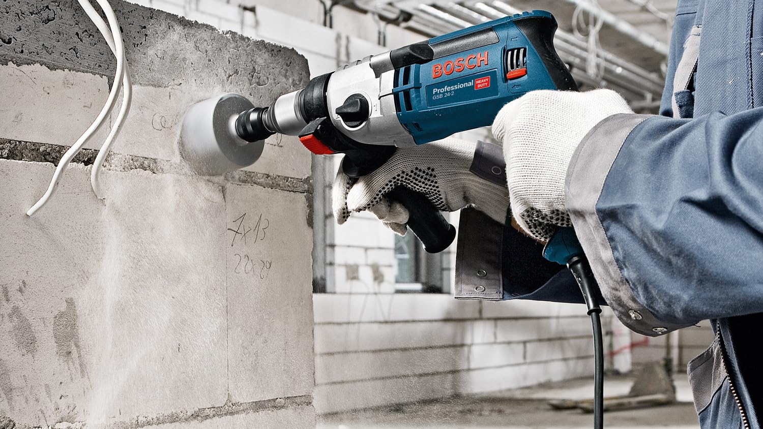 Bosch Professional Schlagbohrmaschine GSB 24-2 (Leistung 1100 Watt, Max. Drehmoment: 40/14,5 Nm, inkl. Schnellspannbohrfutter, Zusatzhandgriff, Tiefenanschlag, L-Case)