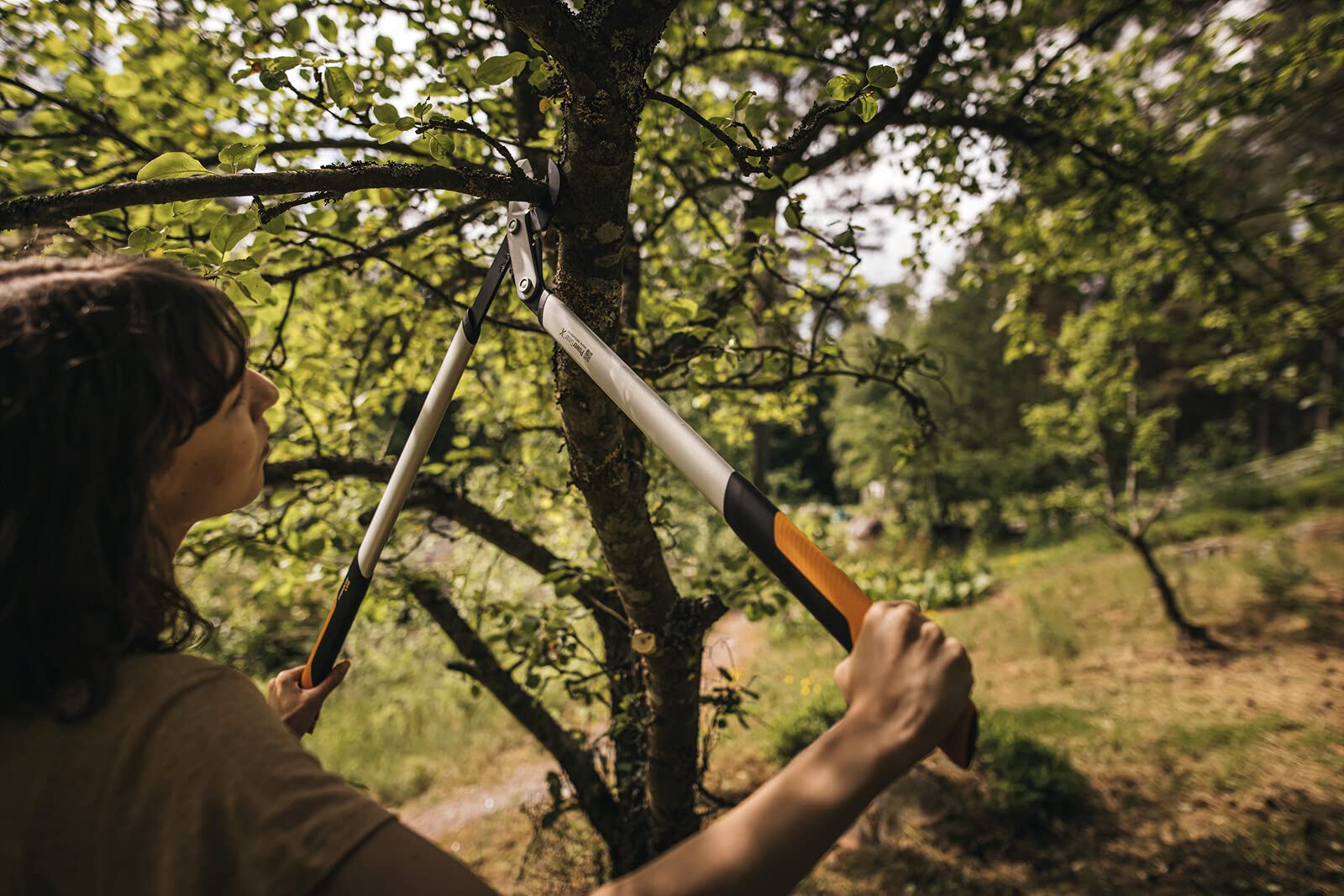 Fiskars PowerGear X Bypass-Getriebeastschere für frisches Holz, Antihaftbeschichtet, Gehärteter Präzisionsstahl, Länge: 80 cm, Schwarz/Orange, LX98-L, 1020188