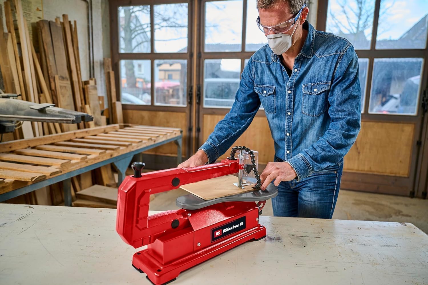 Einhell Dekupiersäge TC-SS 406 E (120 W, 50 mm Schnitthöhe, 47° neigbarer Tisch, variable Drehzahl, Blasvorrichtung, inkl. 2 Sägeblätter)