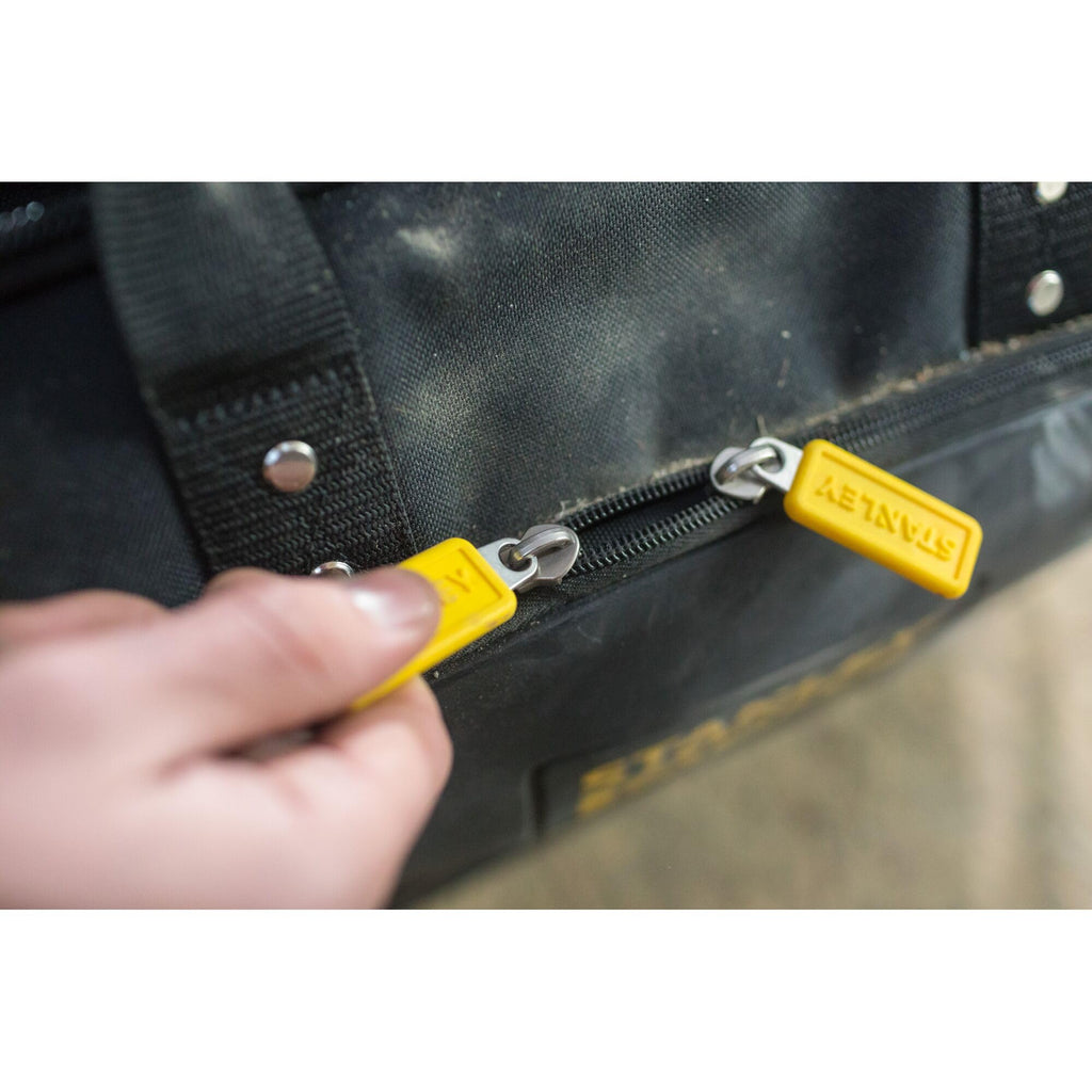 STANLEY FatMax Arbeitsrucksack (Werkzeugrucksack für die Baustelle & Werkstatt, praktische & übersichtliche Innenaufteilung, wasserdichter Kunststoffboden, gepolsterter Rücken) FMST1-80144