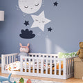 Bellabino Tapi Bett 80x160 cm, Kinderbett mit Rausfallschutz, inklusive Lattenrost, Montessori Bodenbett für Jungen und Mädchen aus Kiefer Massivholz, weiß lackiert, Bed