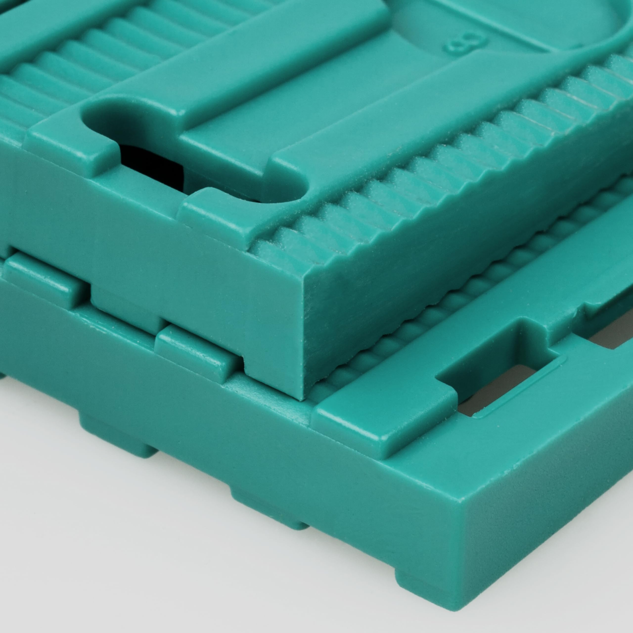 wolfcraft Projekt-Set „Vinyl & Laminat verlegen“ - 8638000 - Profi-Schneider für Vinyl und Laminat und 30 hochwertige Universal-Keile - Staubfreies Schneiden, Einfacher Zuschnitt