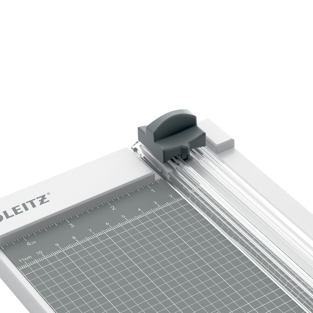 Leitz Home Papierschneider A4, Für bis zu 8 Blatt, Schneidemaschine mit 305 mm Schnittlänge, Scharfe, gehärtete Stahlklingen, Optimal für Heim-, Bastel- oder Hobbygebrauch, 90250000