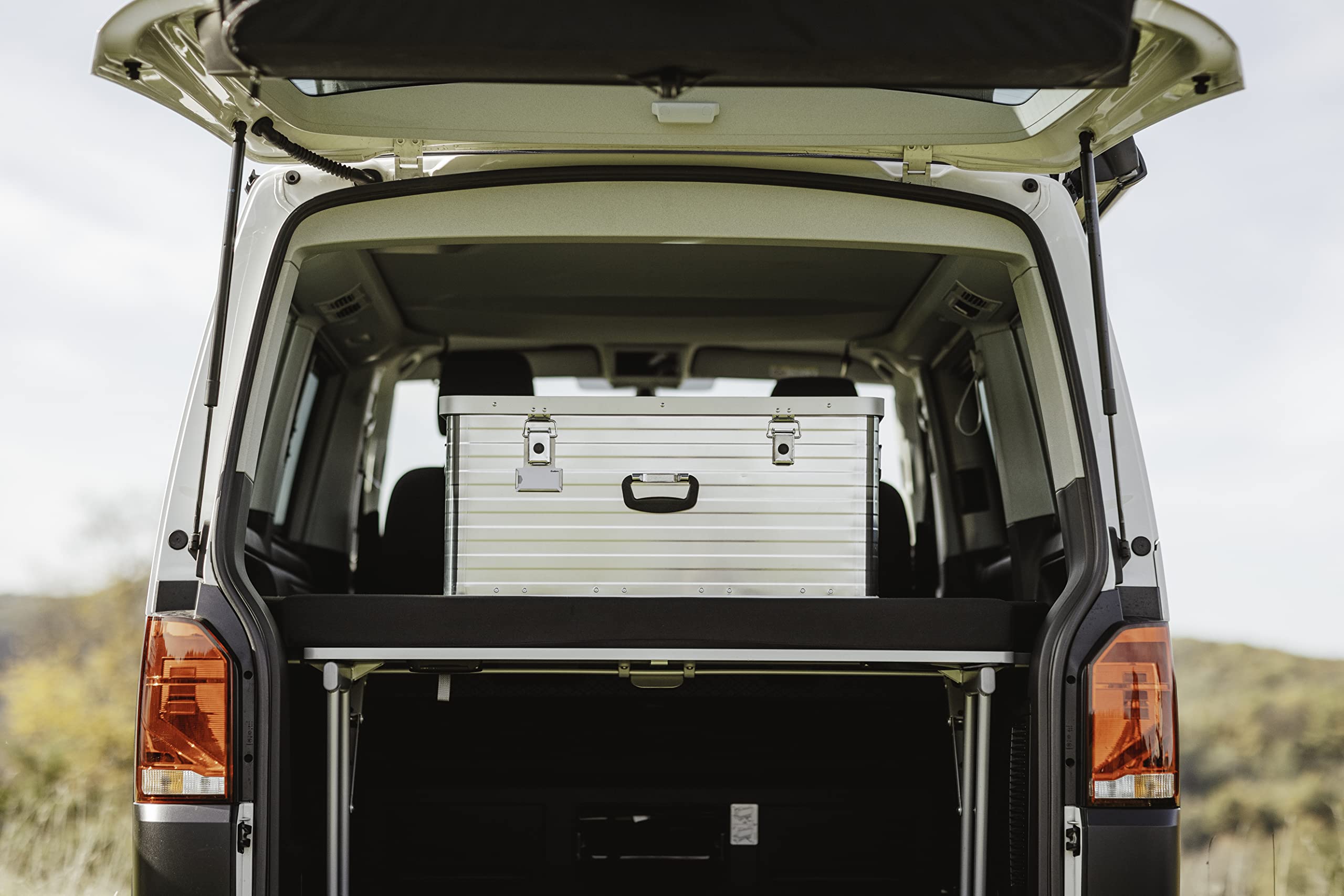 Enders Alubox TORONTO 130 L - Aluminiumbox mit 1 mm Wandstärke, extra stabil, spritzwasser und staubdicht, stapelbar, inklusive Hangtag, Kunststoffgriffe, Transportbox, Lagerbox, Werkzeugkiste #3910