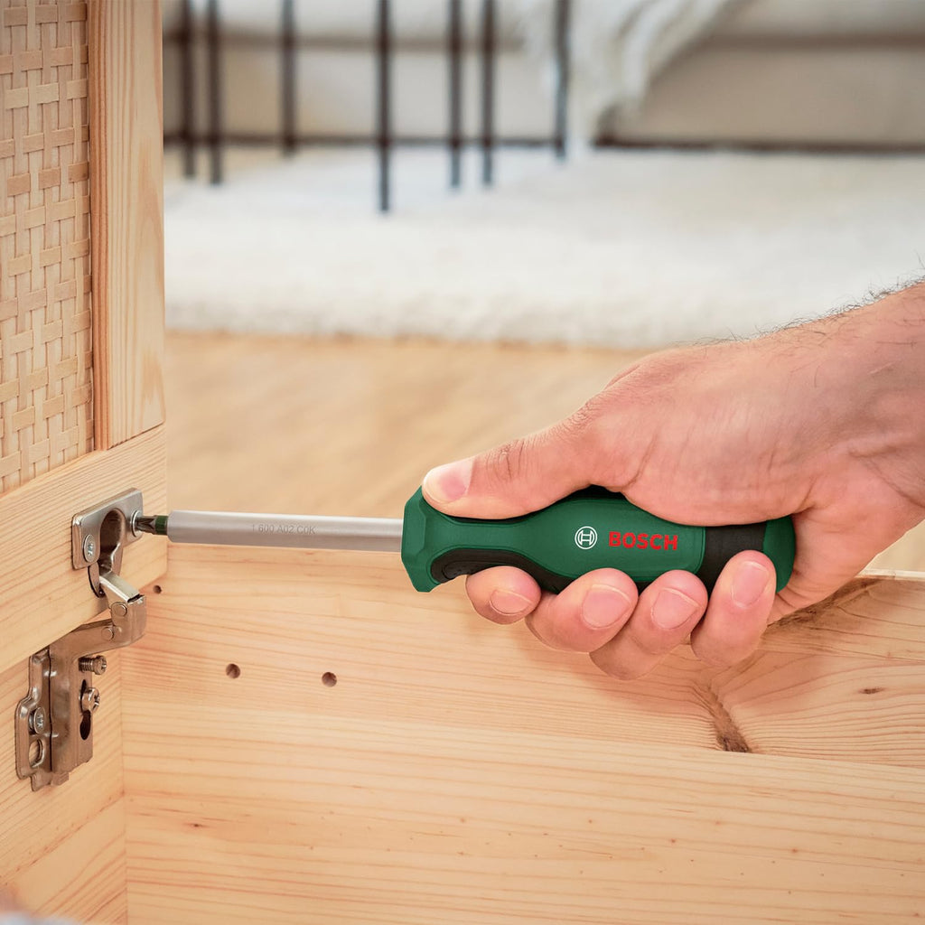 Bosch Ratschen / ¼"Steckschlüsselsatz-Set, 34-teilig (hochwertiger und vielseitiger Steckschlüsselsatz für zahlreiche Heimwerkeraufgaben; ergonomischer Griff mit Softgrip; magnetische Bit-Aufnahme)