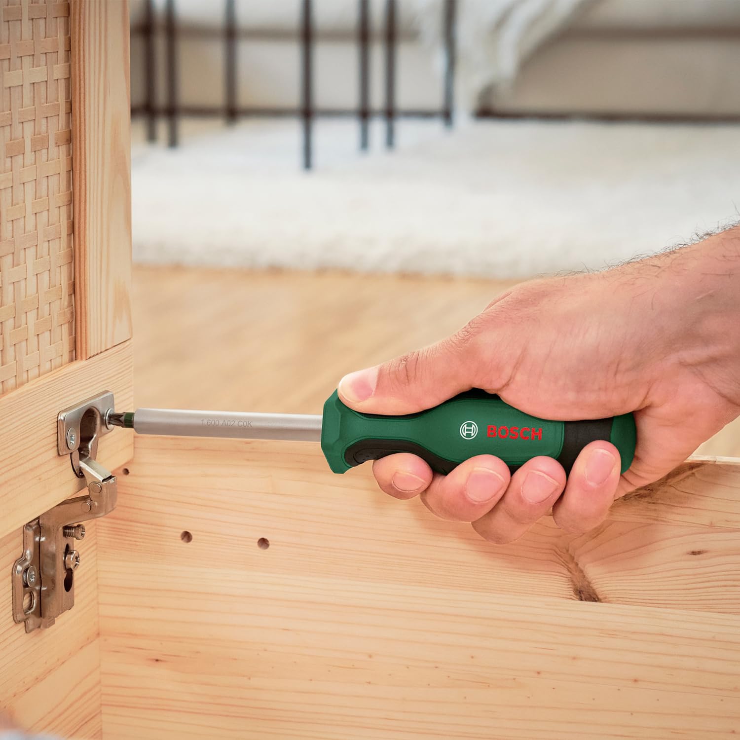 Bosch Ratschen / ¼"Steckschlüsselsatz-Set, 34-teilig (hochwertiger und vielseitiger Steckschlüsselsatz für zahlreiche Heimwerkeraufgaben; ergonomischer Griff mit Softgrip; magnetische Bit-Aufnahme)