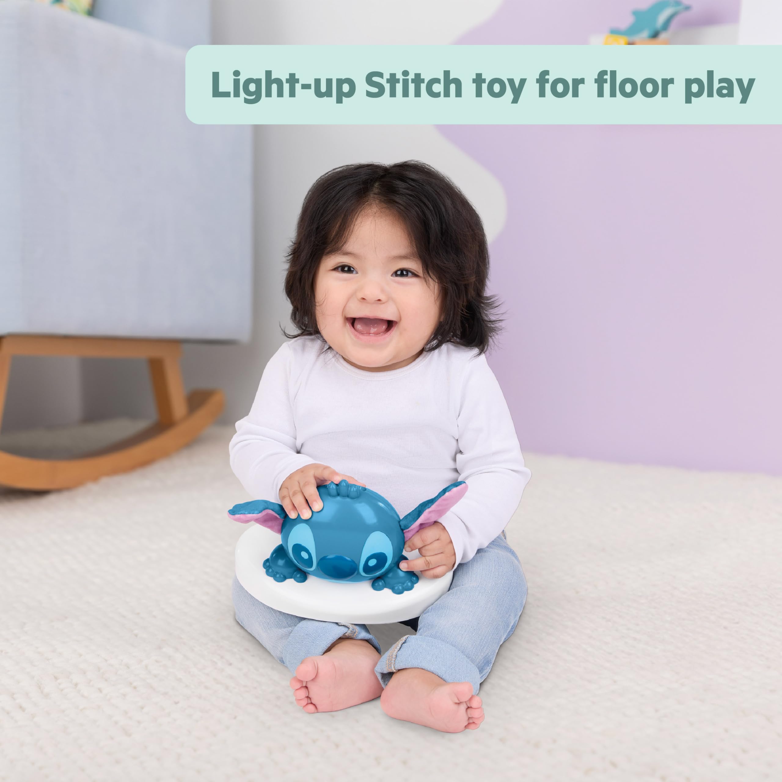 Bright Starts Disney Stitch Little Ohana Baby-Aktivitätshopser mit interaktiven Spielzeugen, Baby Bouncer Lichtern und Musik mit Stitch, Angel und Scrump, 6–12 Monate (blau)