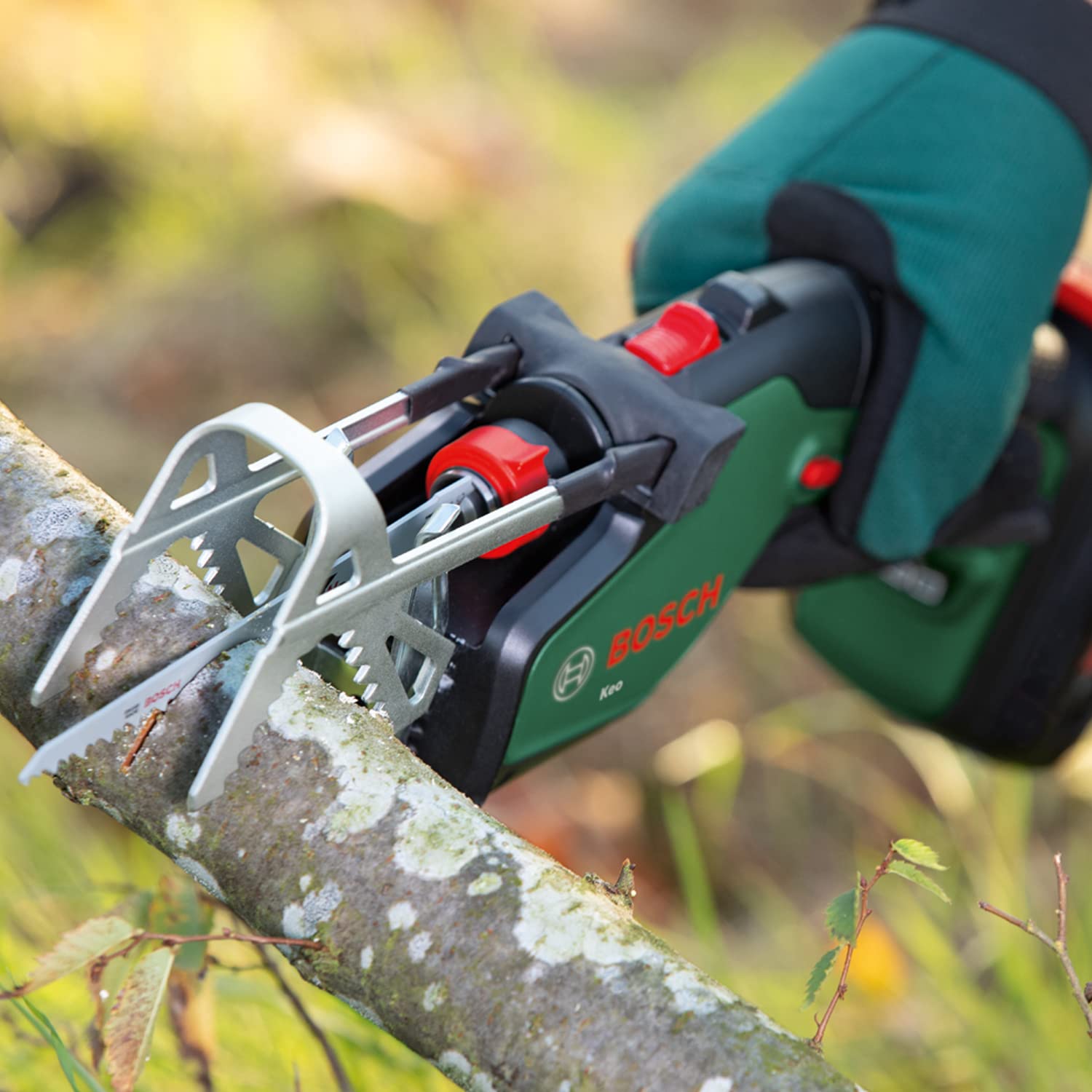 Bosch Akku-Gartensäge/Säbelsäge/Reciprosäge (ohne Akku, 18-Volt-System, Schneidekapazität 80 mm, mit Schweizer Präzisionssägeblatt für Holz, im Karton)