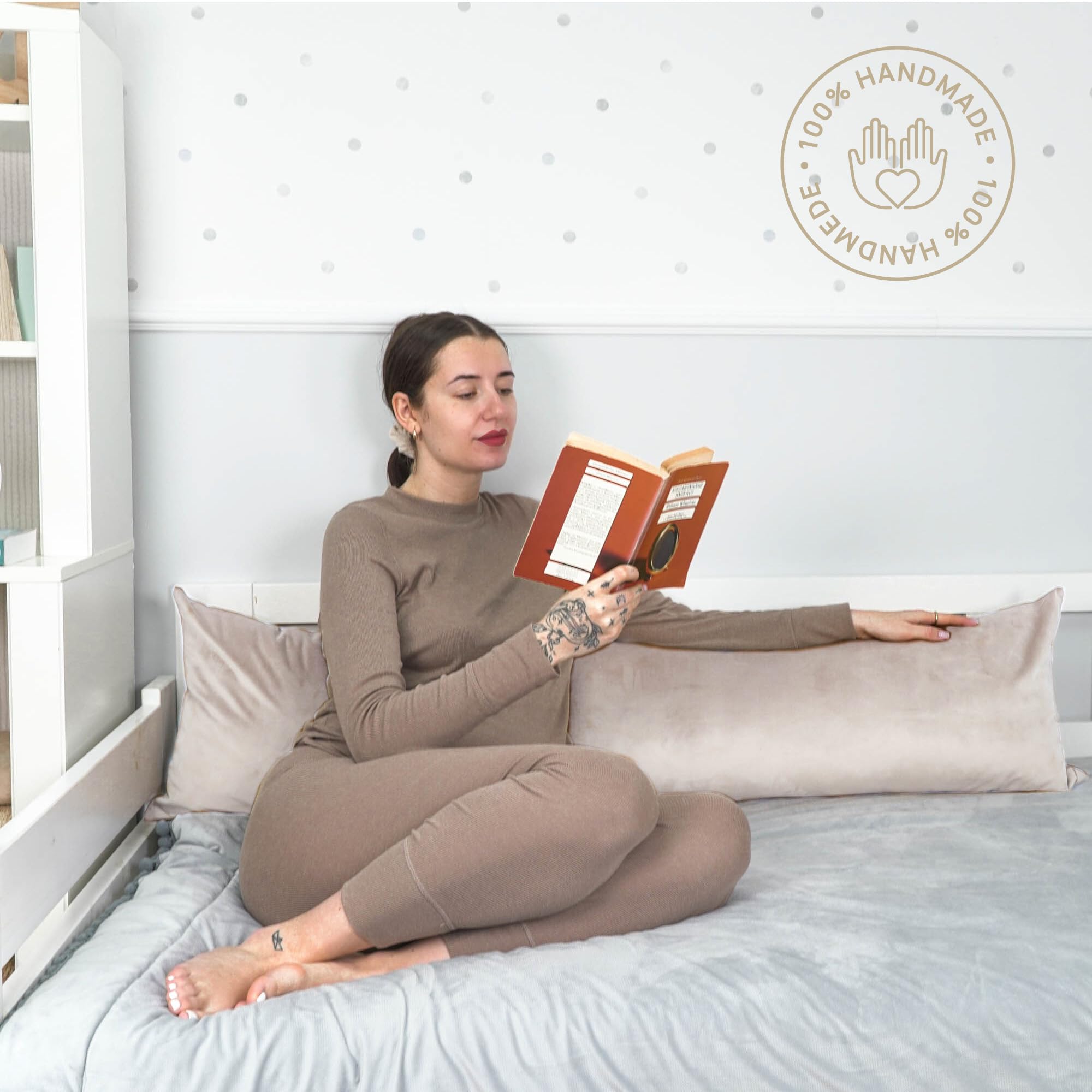 Totsy Baby Seitenschläferkissen mit Bezug Velvet 40 x 145 cm - Komfortkissen Schlafkissen Seitenschläfer Body Pillow Seitenschlafkissen Beige
