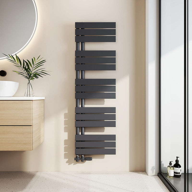 EMKE Badheizkörper Flach 1320x400 mm, Handtuchheizkörper mit Seitenanschluss, Effizienter Handtuchwärmer Handtuchtrockner Heizkörper für Bad, Anthrazit, 598W