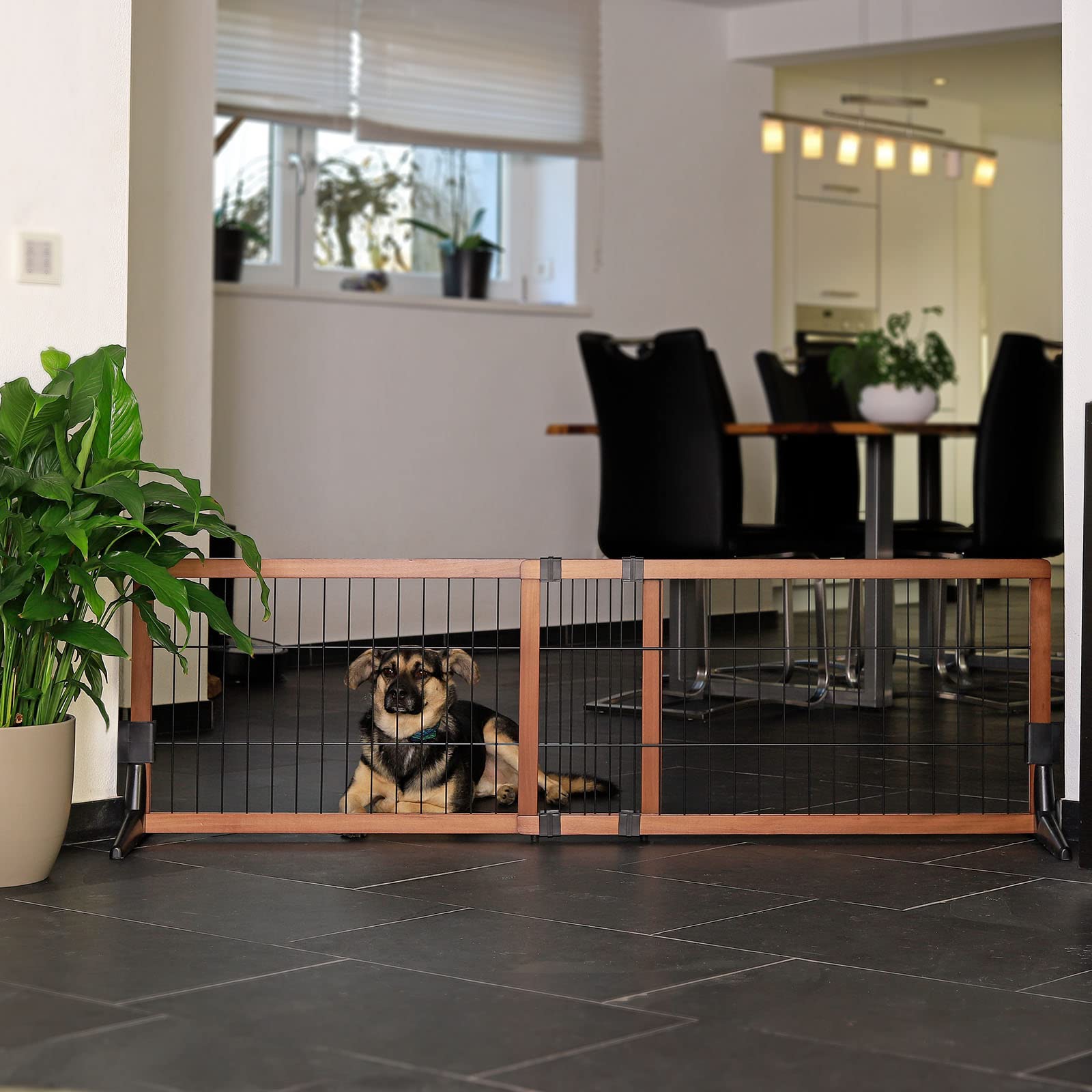 lionto Hundeschutzgitter längenverstellbar, Welpenschutzgitter aus attraktivem Pinienholz sorgt für Sicherheit, Höhe 50 cm, Robustes Absperrgitter für Treppen/Türen, einfacher Aufbau, braun/schwarz