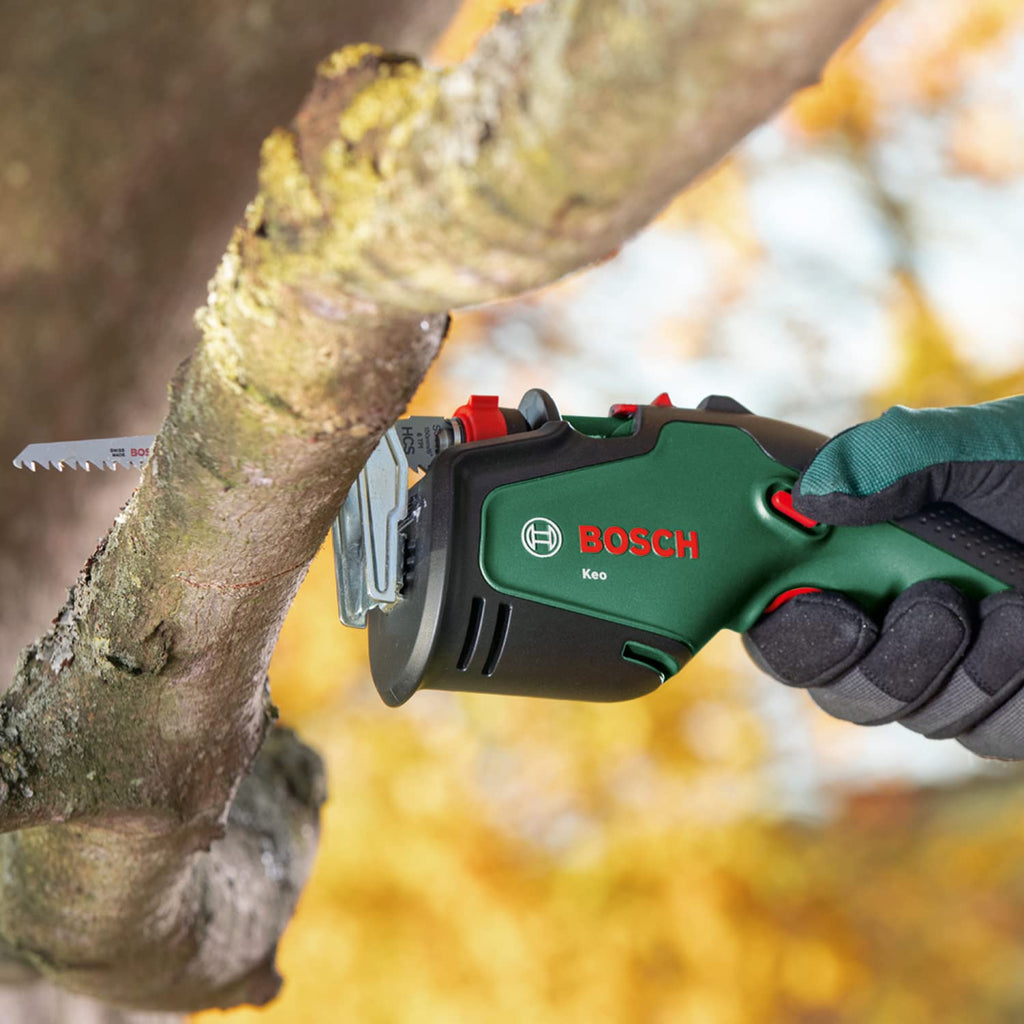 Bosch Akku-Gartensäge/Säbelsäge/Reciprosäge (ohne Akku, 18-Volt-System, Schneidekapazität 80 mm, mit Schweizer Präzisionssägeblatt für Holz, im Karton)