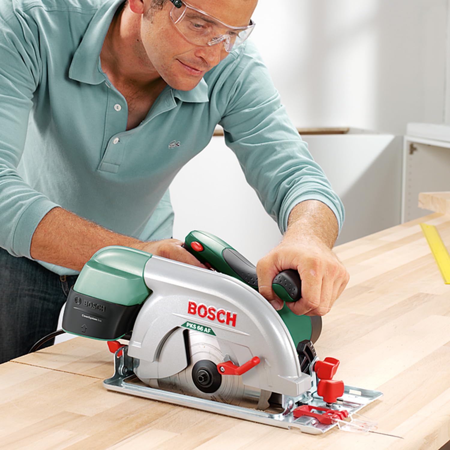 Bosch Kreissäge PKS 66 AF (Präzises Sägen in Holz, 1600 Watt; max. Schnitttiefe 66 mm; 3 tlg. Führungsschienenset)