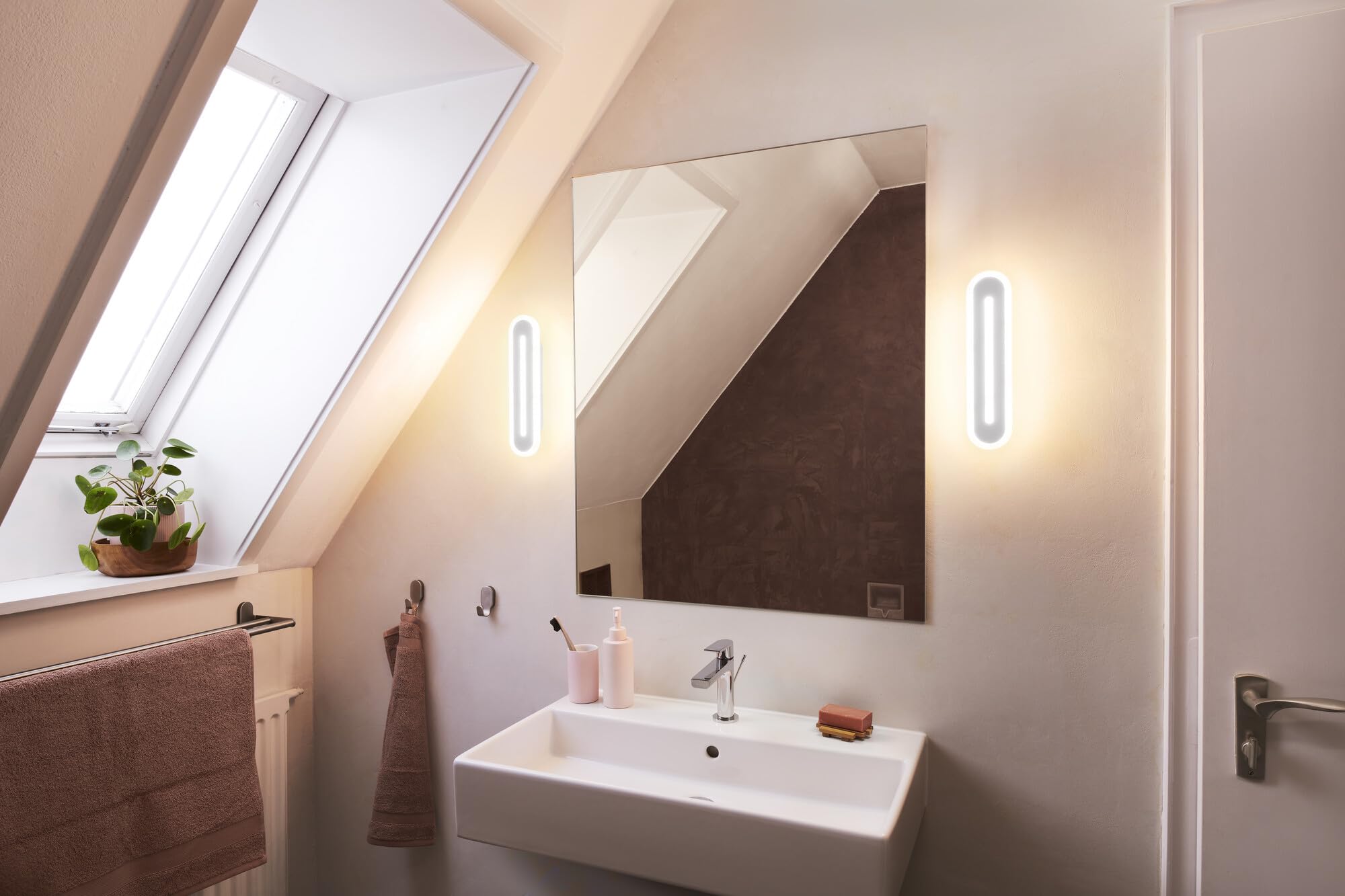 LEDVANCE Smart LED Badezimmerlampe white, 1200LM, 3000-6500K, 300mm x 70mm, IP44, Orbis Bath Wandleuchte, Badezimmerleuchte mit Wifi Technologie, dimmbar, steuerbar über App und Sprachassistenten