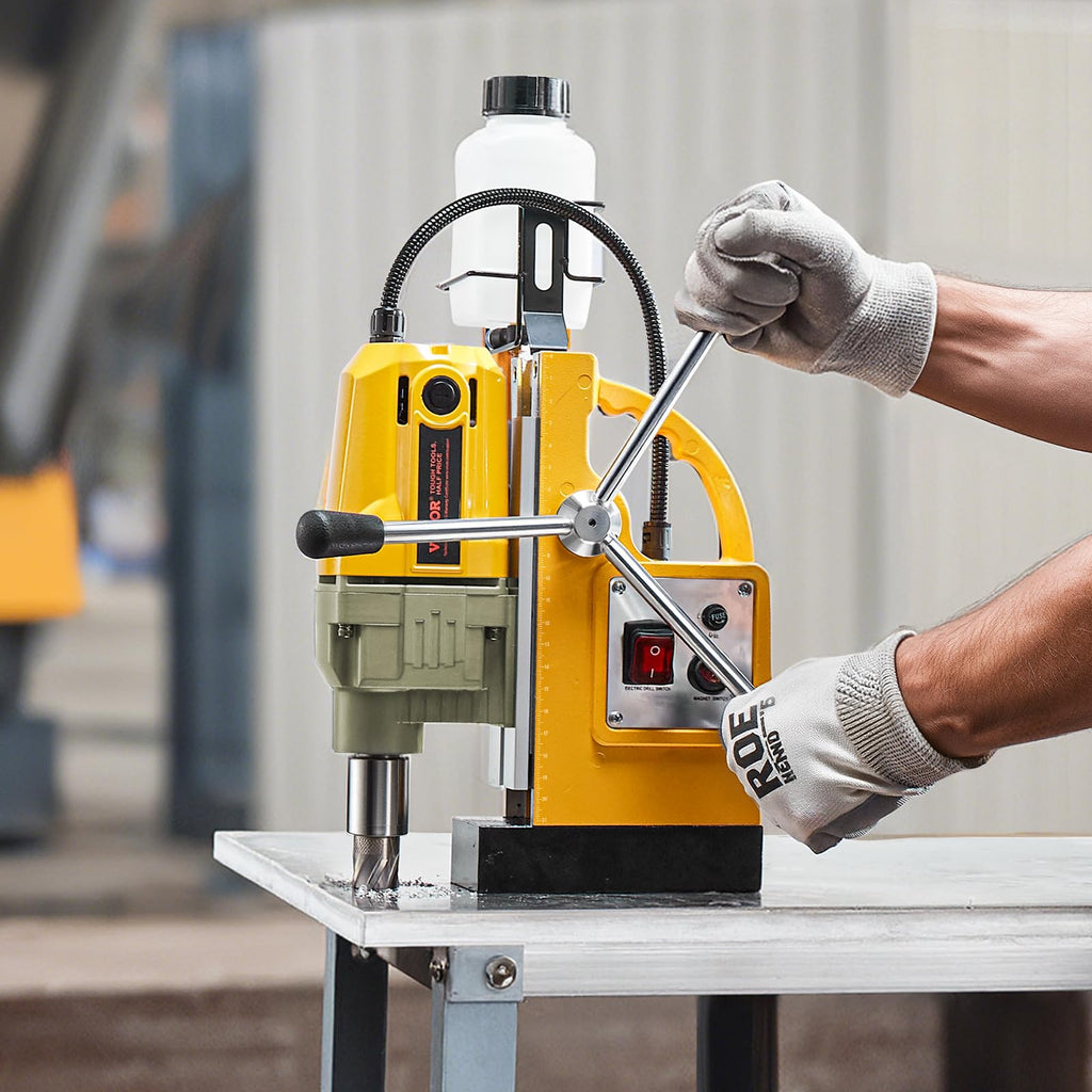 VEVOR Tragbare elektrische Säulenbohrmaschine, 1400 W Motor, 40 mm Bohrdurchmesser, mit 11 Bohrspitzen für Kernbohrung, Geschwindigkeit von 800 U/min, Metallbohrmaschine