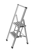 WENKO Leichte Aluminium Trittleiter mit 2 Stufen für 50 cm höheren Stand, rutschsichere XXL-Stufen, Design Klapptrittleiter, TÜV Süd Zertifiziert, 44 x 101 x 5,5 cm, Silber matt