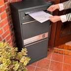Metzler Paketbox, Briefkasten mit großem Paketfach in Anthrazit, personalisierte Paketbox für draußen, Standbriefkasten mit Paketfach, Paketkasten, Postbox mit Gravur, rostfrei und massiv - Bispo 2