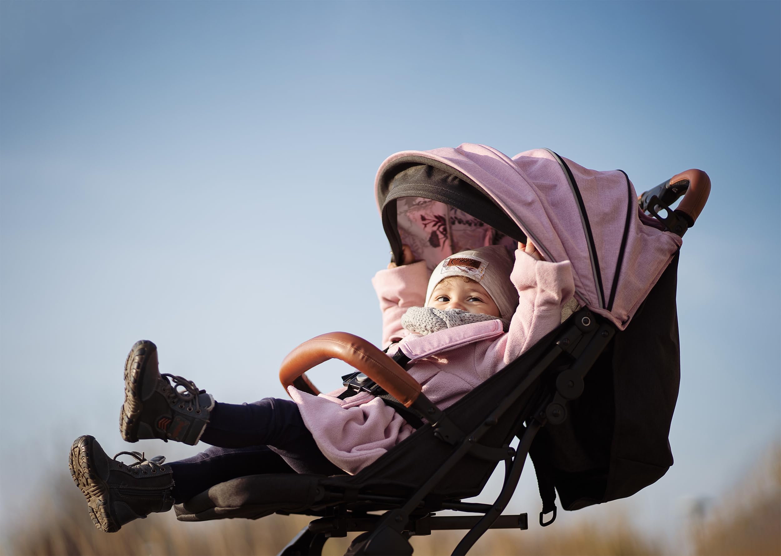MOMI ESTELLE Kinderwagen für Kinder ab 6 Monat bis zu max. Körpergewicht von 15 kg, H105 x B51 x T75 cm, klappbar auf die Maße H65 x B51 x T21 cm, Gewicht 7,5 kg, 5-Punkt-Sicherheitsgurt