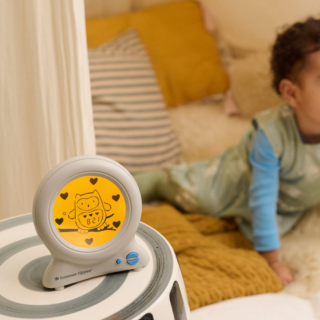 Tommee Tippee Groclock Uhr und Schlaftrainer, Wecker und Nachtlicht für Kleinkinder, mit USB-Anschluss