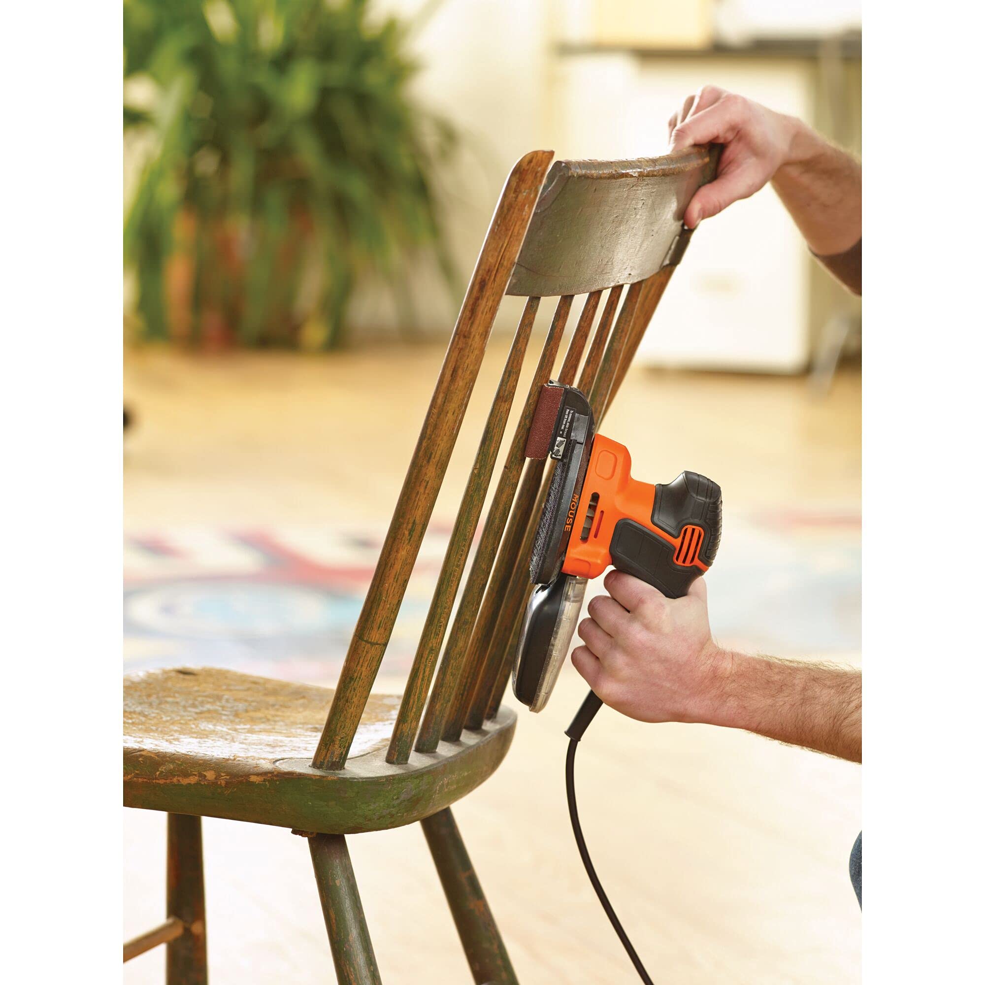 BLACK+DECKER Dreieckschleifer Mouse- Kraftvolle Schleifmaschine mit Staubfangbehälter inkl. Mikrofilter - Für das Abschleifen selbst an schwer zugänglichen Stellen - 1 x Schleifer 120 W - KA2000