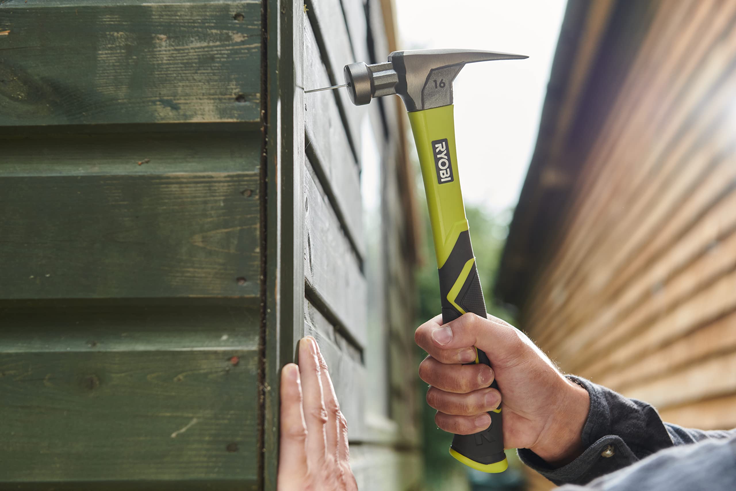 RYOBI Klauenhammer RH16FSS, Magnetischer Nagelhalter, 450 g, glatte Schlagfläche, Rutschfester Griff