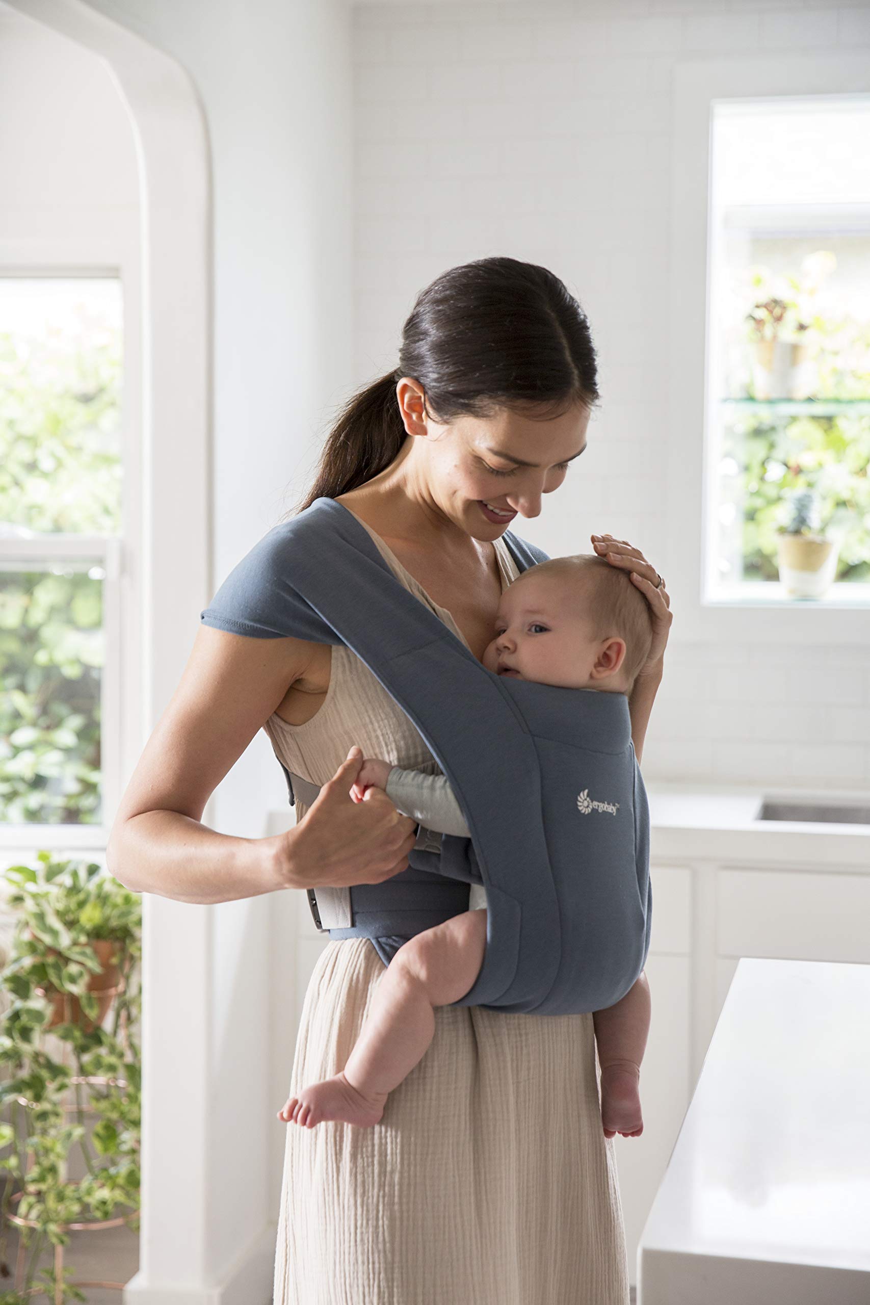 Ergobaby Embrace Babytrage für Neugeborene ab Geburt Extra Weich, Bauchtrage Baby-Tragetasche Ergonomisch, Oxford-Blau, 1 Stück (1er Pack)