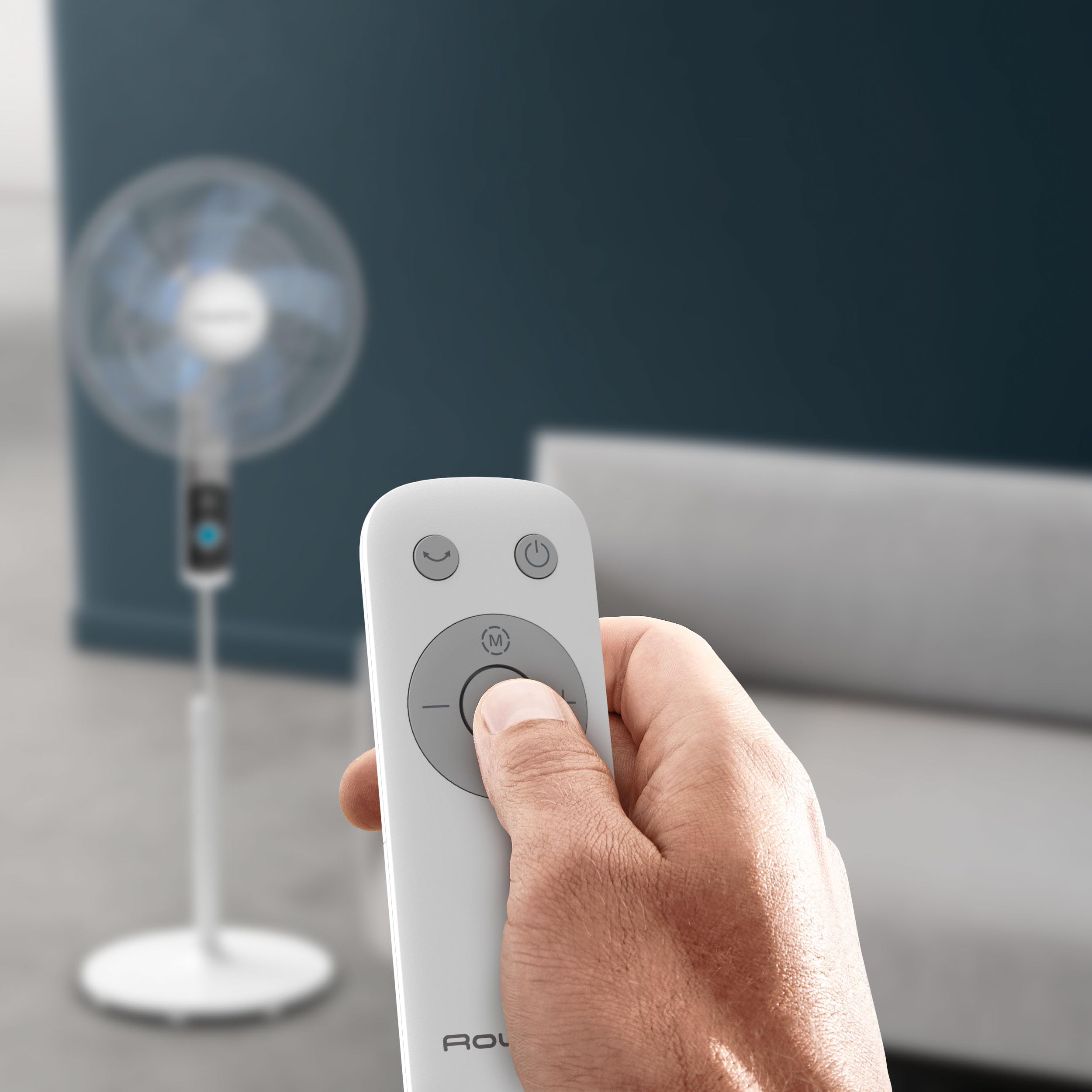 Rowenta Turbo Silence Standventilator, nur 35 dB(A) im Silent Night-Modus, energiesparend, 12 Geschwindigkeiten, digitaler LED-Bildschirm, Timer, Fernbedienung, Weiß, VU5650F0